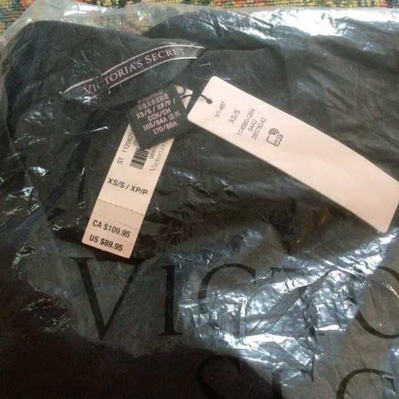 Victoria’s Secret Lace Inset Satin Robe in Black sz med/lg - Picture 6 of 7